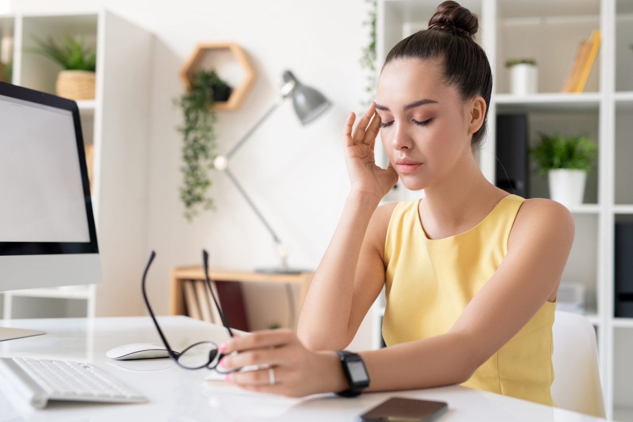 businesswoman-with-migraine-6EL2LUV-scaled-1-2048×1366 businesswoman-with-migraine-6EL2LUV-scaled-1-2048×1366